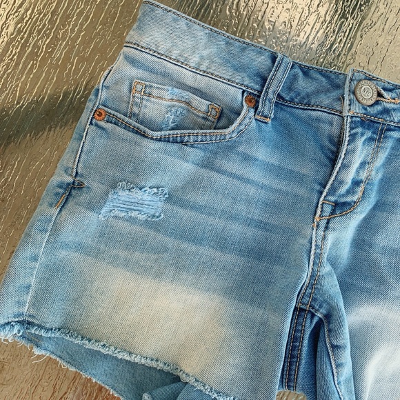 distressed jean shorts - Picture 3 of 8